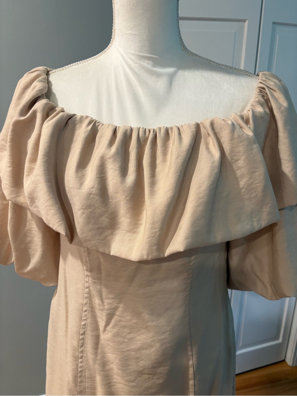 Lulu's Beige Off-Shoulder Ruffle Tunic. Size M - Picture 6 of 8